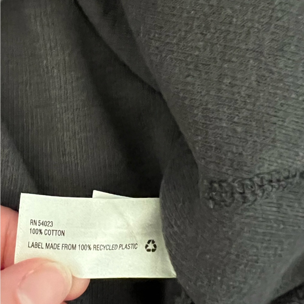 🔘GAP: Boy size M, charcoal pullover sweater w/buttons & front pocket, preowned🔘 - Picture 3 of 10